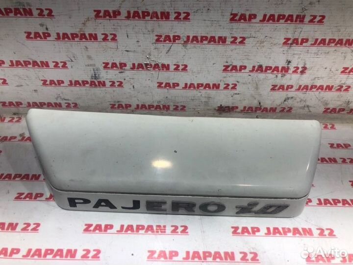 Корпус подсветки номера Mitsubishi Pajero Io H77W