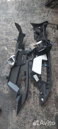 Опора задней полки багажника Форд Фоку 3