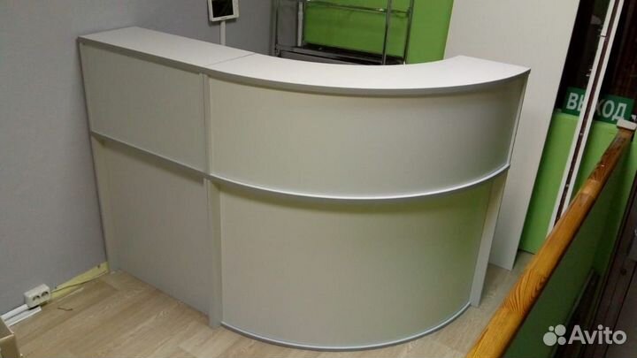 Модульная закругленная стойка ресепшн