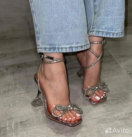 Босоножки блестящие