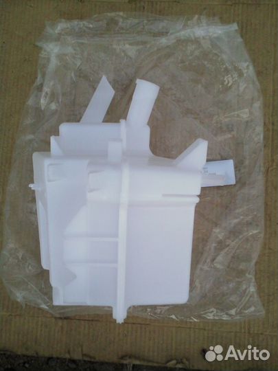 Бачок омывателя лобового стекла Nissan Teana J32