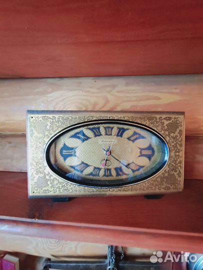 Настольные часы, кварц Янтарь