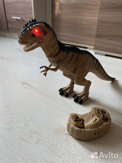 Динозавр рычащий