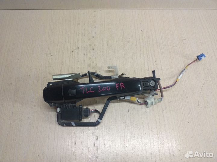 Ручка передняя правая Toyota Land Cruiser 200