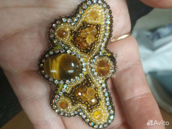 Брошь тигровый глаз, стразы Сваровски