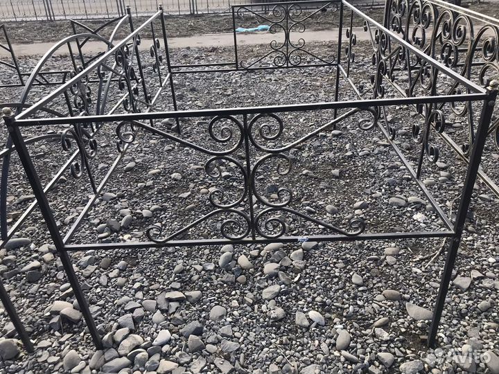 Столы лавочки на кладбище