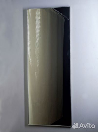 Зеркало в серебристой раме