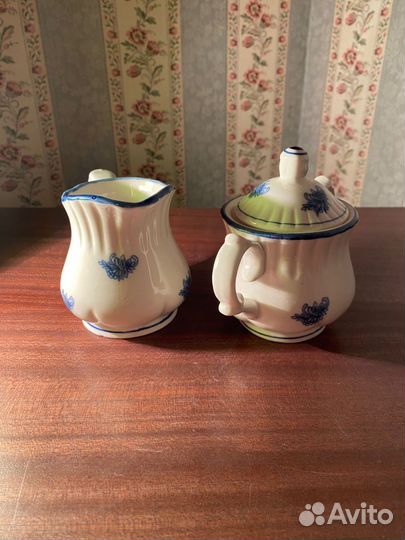 Сахарница и молочник
