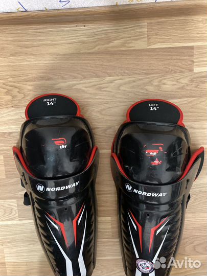 Хоккейная форма,наколенники