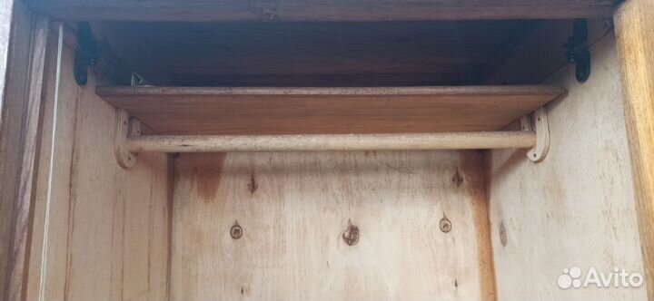 Старинный шкаф