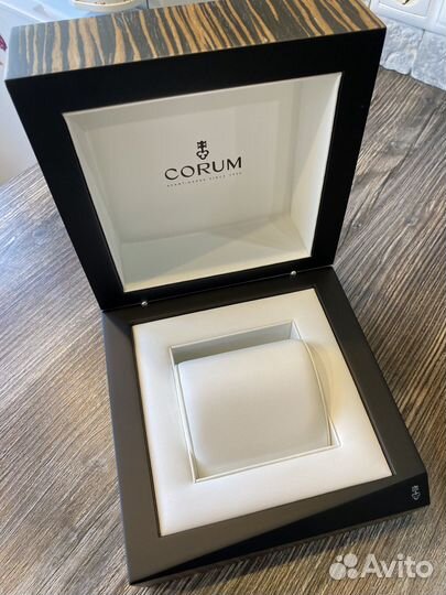 Оригинальная коробка Corum