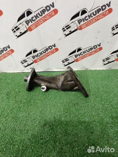 Кронштейн масляного фильтра Toyota Vitz SCP13