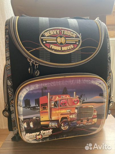 Рюкзак школьный для мальчика Hummingbird