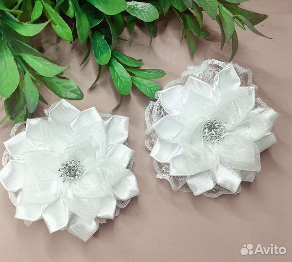 Белые бантики