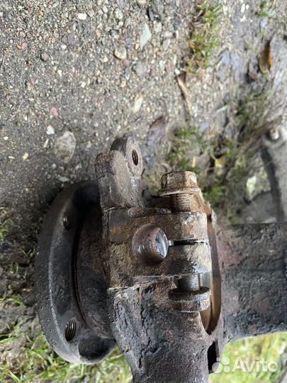 Передний правый поворотный кулак ауди с4