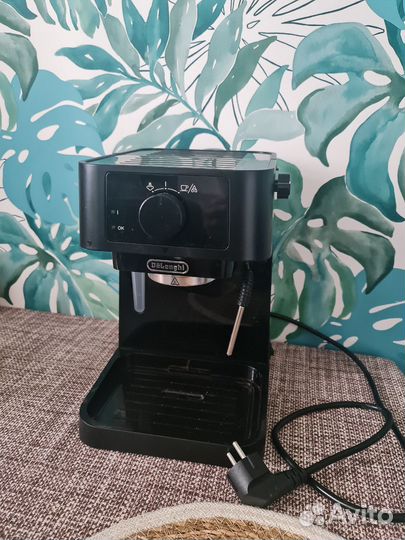 Кофеварка рожковая DeLonghi EC 230. BKчерный