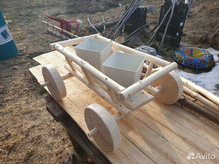 Декоративная телега для сада