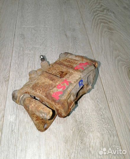 Суппорт задний правый Mitsubishi Asx