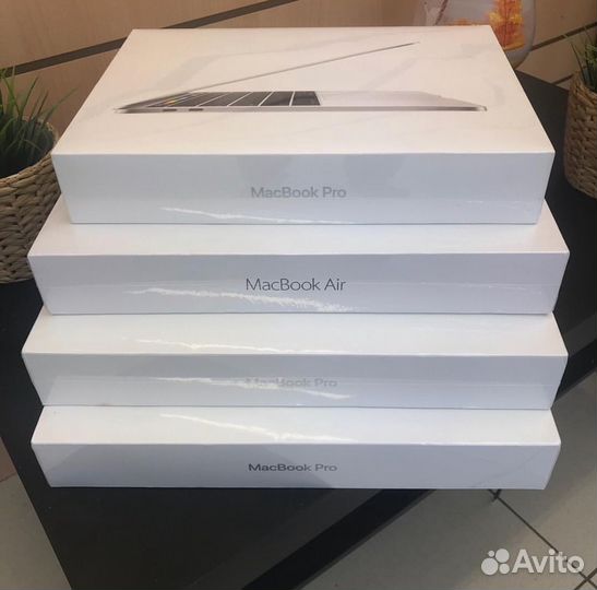 Коробки от Apple Macbook