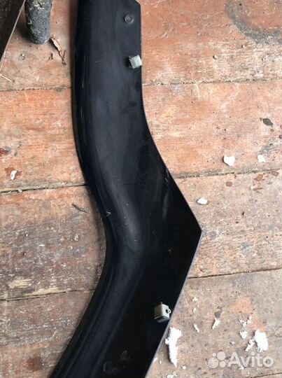 Дефлектор капота