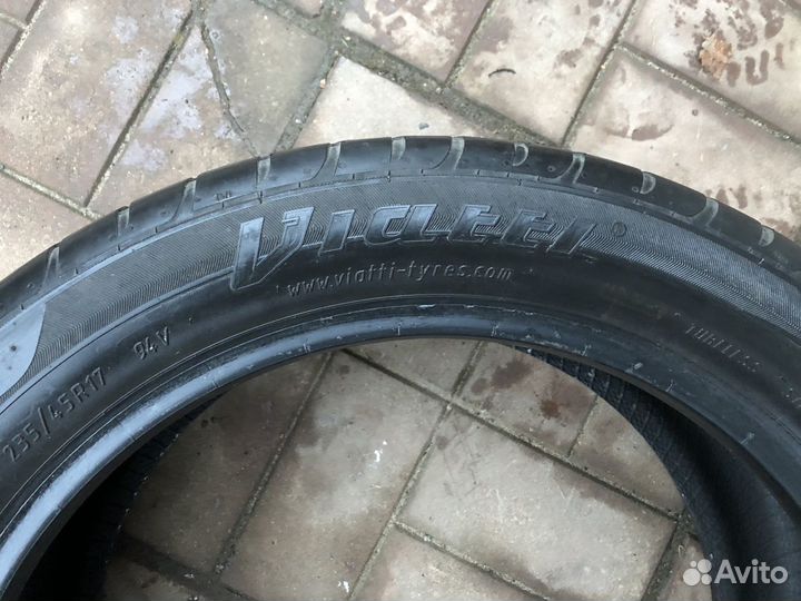 Viatti Strada Asimmetrico 235/45 R17 94V