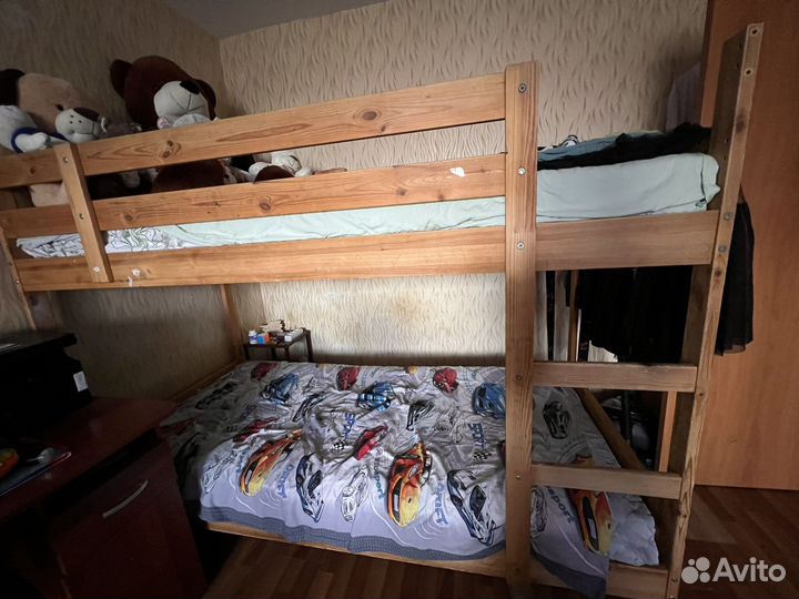 Двухярусная кровать с матрасом