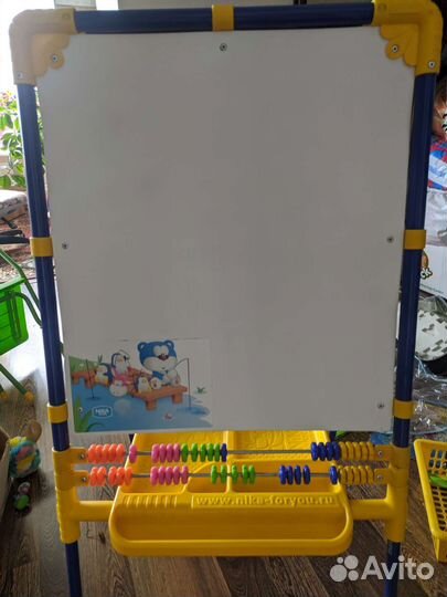 Детский стол и стул, мольберт