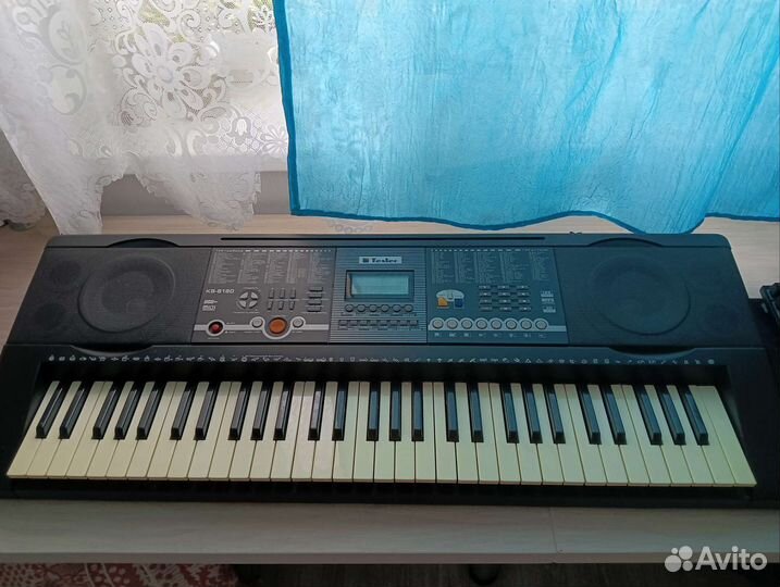 Синтезатор Tesler KB 6180