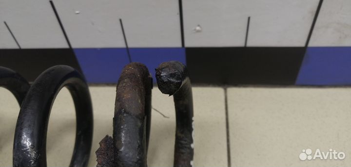 Пружина задняя Avensis II 2003-2008