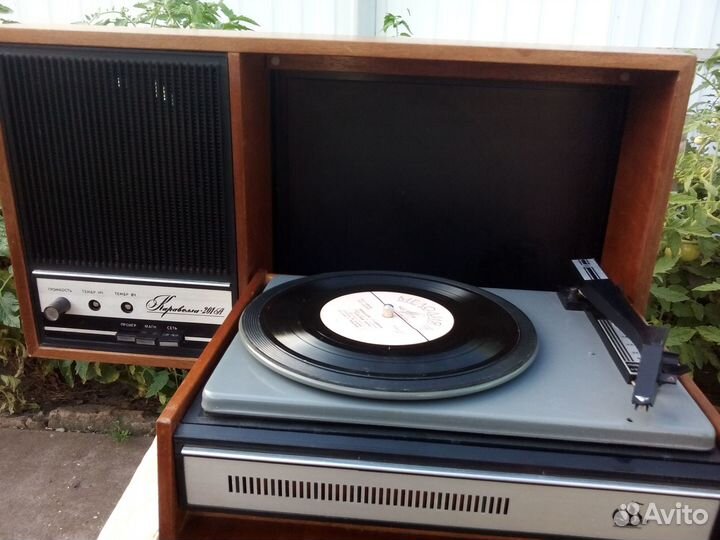 Проигрыватель Каравелла 201А