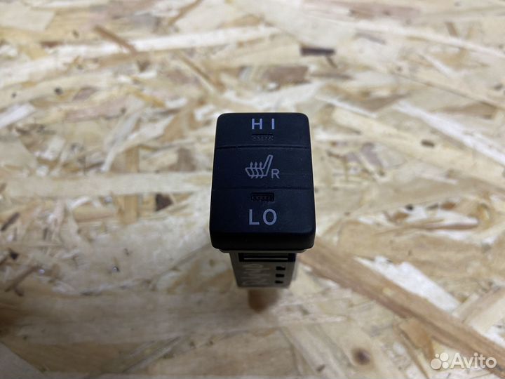 Кнопка подогрева сидений правая Toyota RAV 4 40