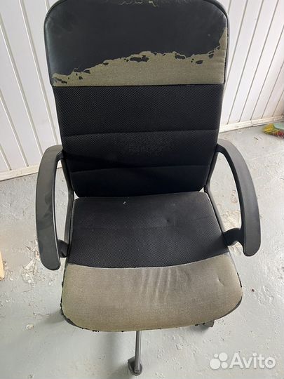 Компьютерное кресло на колёсах