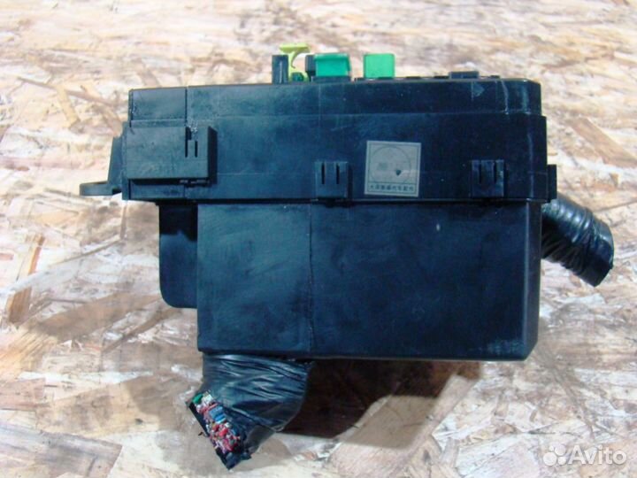 Citroen C-Crosser Блок предохранителей моторный