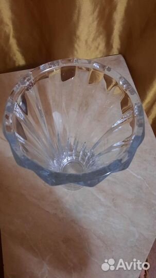 Большая хрустальная ваза для цветов