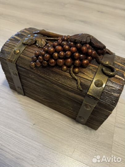 Деревянная шкатулка