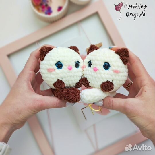 Вязаная кошечка ручная работа