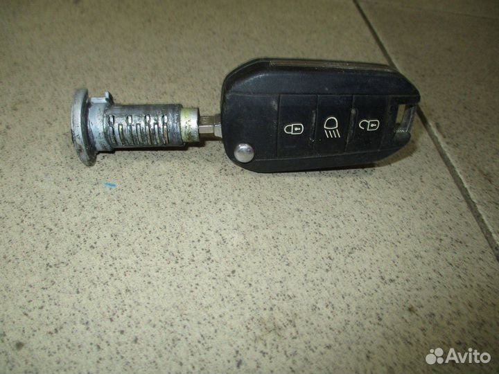 Вставка замка зажигания с ключом Peugeot 208 2012