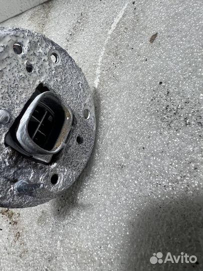 Датчик уровня топлива Toyota Land Cruiser