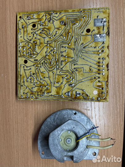 Двигатель и плата проигрывателя Вега