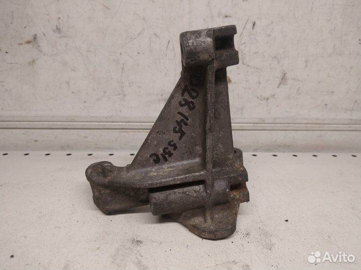 Кронштейн насоса гур VW Golf3 Passat B3 B4