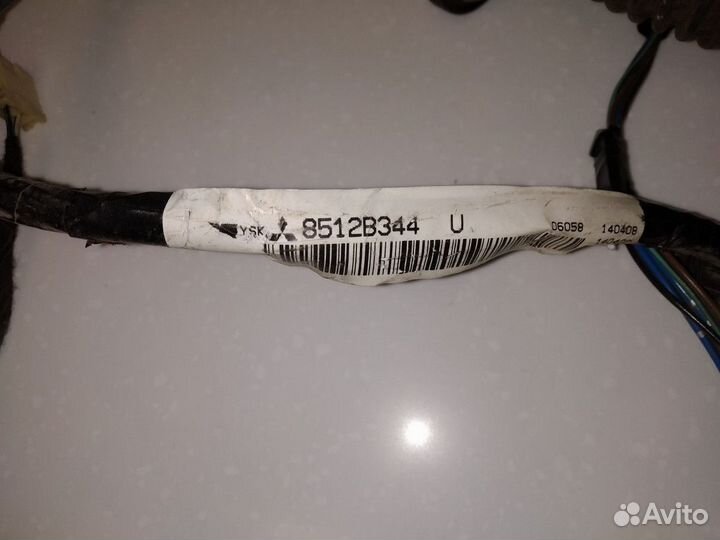 Проводка двери передней левой Mitsubishi Colt Z30