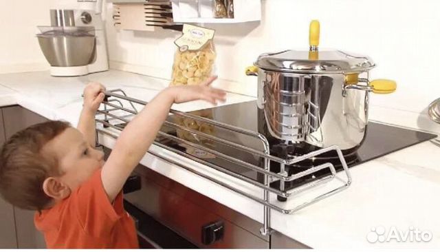 Бортик ограничитель возле варочной панели