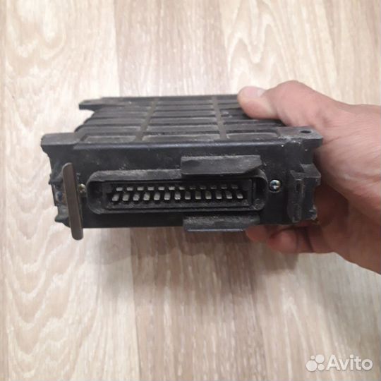 Эбу двигателя Audi 80 90 100 811906264g
