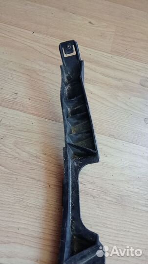 Opel Insignia направляющая передней фары правая