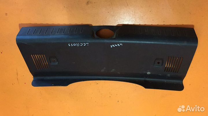 Обшивка замка багажника на Geely LC Cross