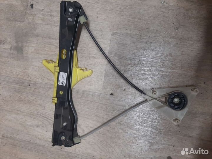 Стеклоподьемник задний Volkswagen polo 5