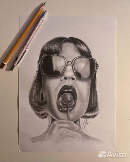 Портрет девушки с леденцом