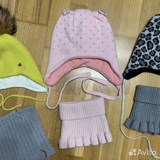 Шапки, манишки для девочки