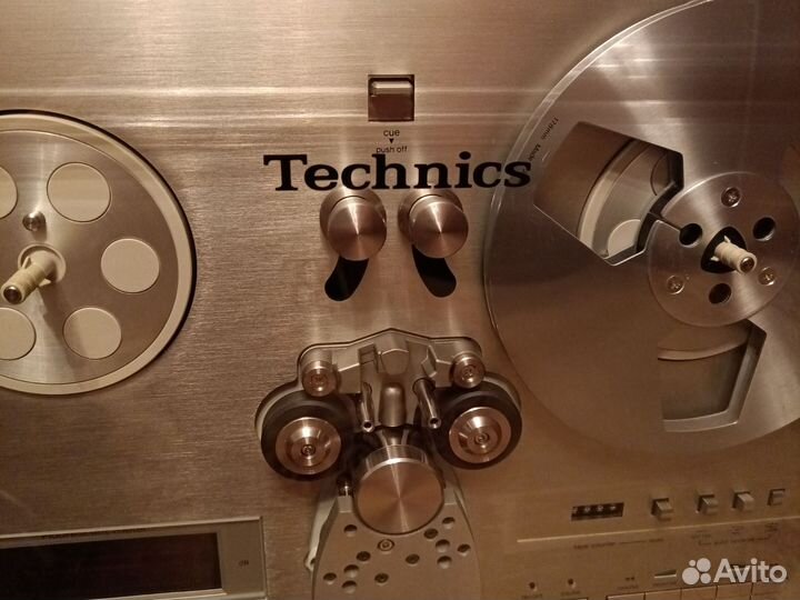 Катушечный магнитофон Technics777