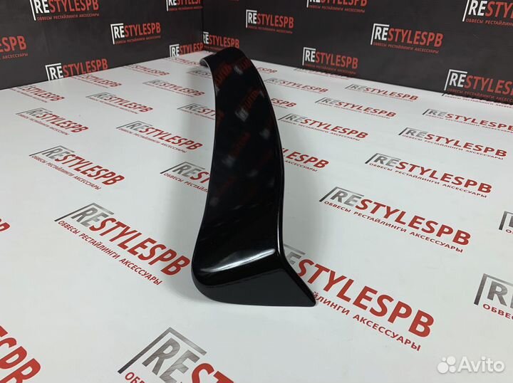 Спойлер на заднее стекло Toyota Camry 70